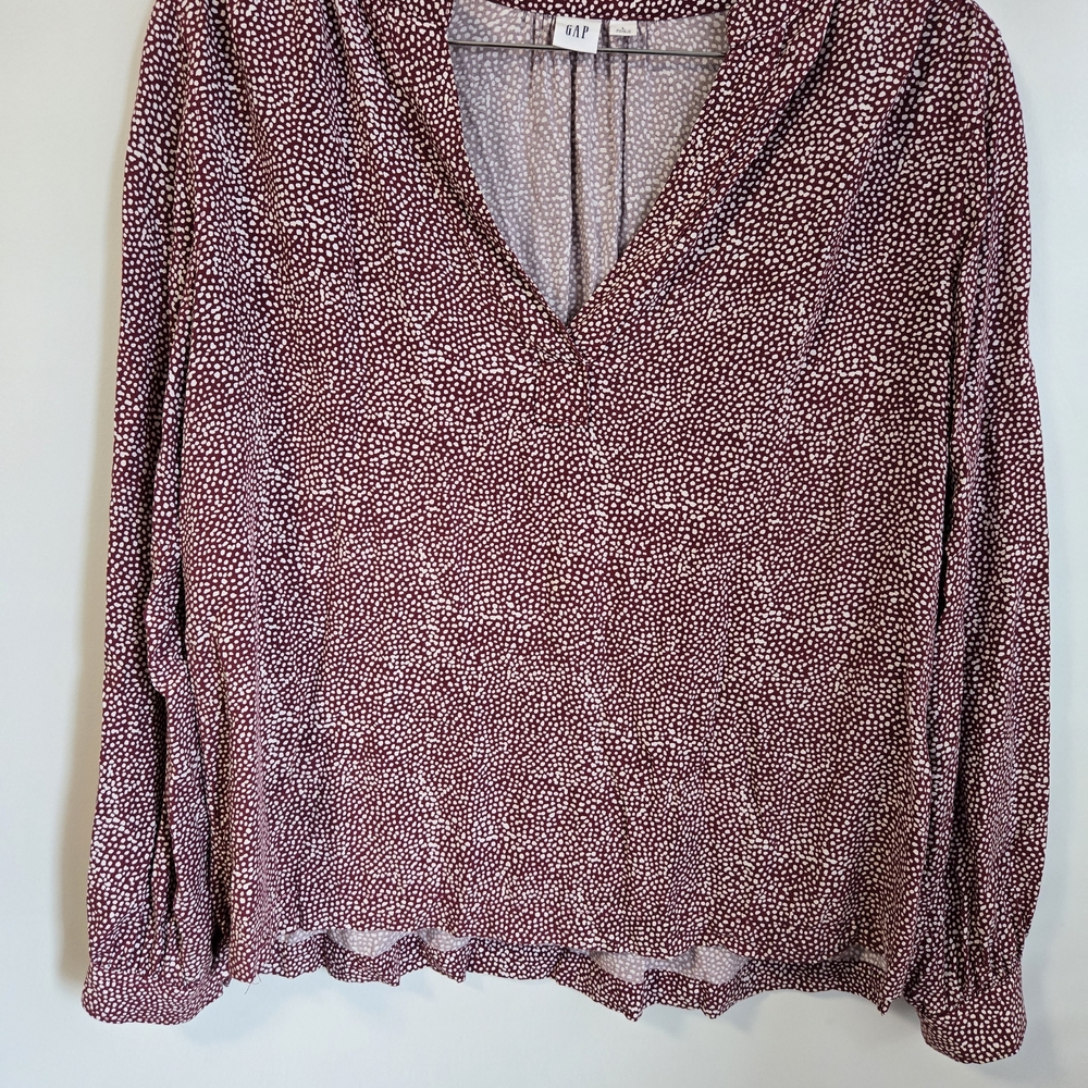 GAP Maroon and White Print Blouse V-Neck Size L